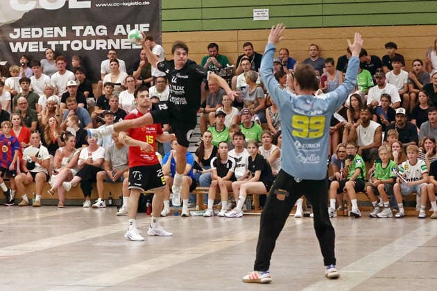04.08.2026, xovx, Handball Lindencup, HSG Linden - HSG Wettenberg v.l. Fabian Weide (HSG Wettenberg), Jakob Höhn (HSG Linden), Jan Becker (HSG Wettenberg) Linden Stadthalle Hessen Deutschland (DE)