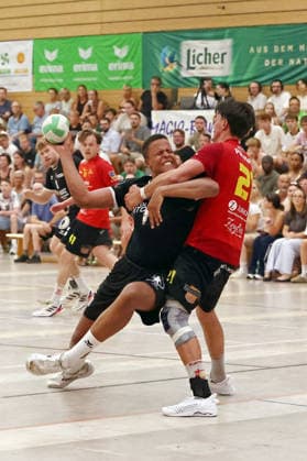 04.08.2026, xovx, Handball Lindencup, HSG Linden - HSG Wettenberg v.l. Maduwike Okpara (HSG Linden), Tristan Schepp (HSG Wettenberg) Linden Stadthalle Hessen Deutschland (DE)