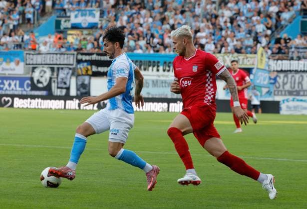 CFC vs FSV Zwickau 04.08.2026 Chemnitz, eins Stadion- An der Gellertstrasse, Fussball, Regionalliga Nordost 2026 2027, 3. Spieltag , CFC, CFC vs FSV Zwickau vlnr: Domenico Alberico und Ben- Luca Moritz Chemnitz Sachsen BRD
