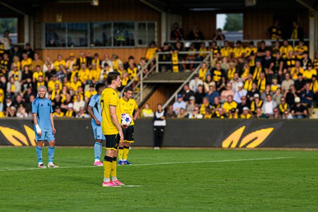 260804 Elliot Stroud of Mjällby waiting for penalty shot during the Champions League football qualifying match between Mjällby and Slovan Bratislava on August 4, 2026 in Hällevik. Photo: Christoffer Borg Mattisson BILDBYRAN COP 261 CB0545 fotboll football soccer fotball uefa champions league champions league mjällby slovan bratislava bbeng Copyright: CHRISTOFFERxBORGxMATTISSON BB260804CB091