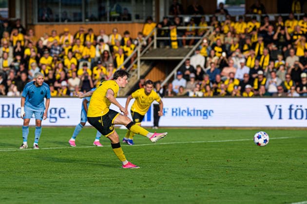 260804 Elliot Stroud of Mjällby shoots penalty shot during the Champions League football qualifying match between Mjällby and Slovan Bratislava on August 4, 2026 in Hällevik. Photo: Christoffer Borg Mattisson BILDBYRAN COP 261 CB0545 fotboll football soccer fotball uefa champions league champions league mjällby slovan bratislava bbeng Copyright: CHRISTOFFERxBORGxMATTISSON BB260804CB097