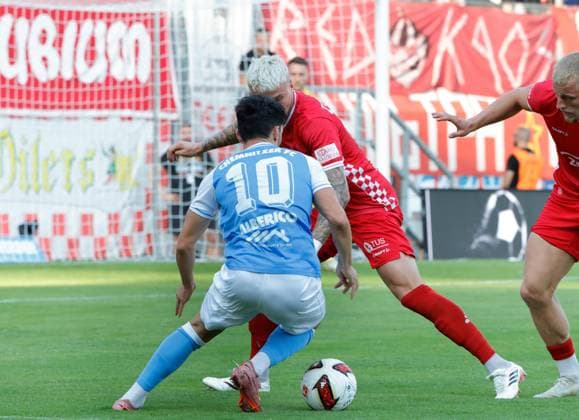 CFC vs FSV Zwickau 04.08.2026 Chemnitz, eins Stadion- An der Gellertstrasse, Fussball, Regionalliga Nordost 2026 2027, 3. Spieltag , CFC, CFC vs FSV Zwickau vorn Domenico Alberico, hinten Ben- Luca Moritz Chemnitz Sachsen BRD