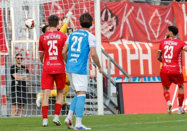 CFC vs FSV Zwickau 04.08.2026 Chemnitz, eins Stadion- An der Gellertstrasse, Fussball, Regionalliga Nordost 2026 2027, 3. Spieltag , CFC, CFC vs FSV Zwickau Tor für den CFC durch Jonas Marx Chemnitz Sachsen BRD