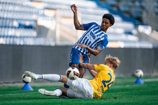 Deutschland: Regionalliga Nordost 2026 2027, 3. Spieltag - 1. FC Magdeburg II vs FSV 63 Luckenwalde - AVNET ARENA (Magdeburg): Jeremie Niklaus (1. FC Magdeburg II, 17) im Zweikampf Copyright: xTomxLauruschkatx