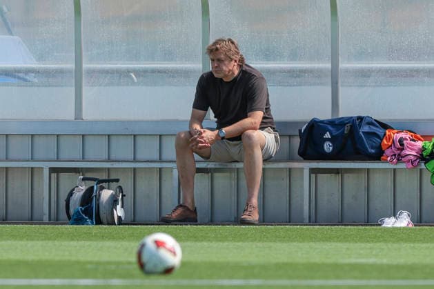 04.08.2026, Fussball, Training des FC Schalke 04. Direktor Profifussball Youri Mulder (FC Schalke 04). Gelsenkirchen Trainingsgelände FC Schalke 04 NRW Deutschland xRHR-FOTO YYx Copyright: RHR-FOTOx RHR-FOTO YY
