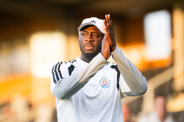 HÄLLEVIK, SWEDEN 20260804 Bratislava coach Yaya TourÃ (center) during Tuesday s Champions League qualifying round 3 match 1 of 2 between Mjällby AIF and SK Slovan Bratislava at Strandvallen. HÄLLEVIK SWEDEN x10760x