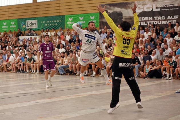 04.08.2026, xovx, Handball Lindencup, HSG Wetzlar - TV Hüttenberg v.l. David Kuntscher (TV Hüttenberg), Nikolaj Laesö (HSG Wetzlar), Yahav Shamir (TV Hüttenberg) Linden Stadthalle Hessen Deutschland (DE)