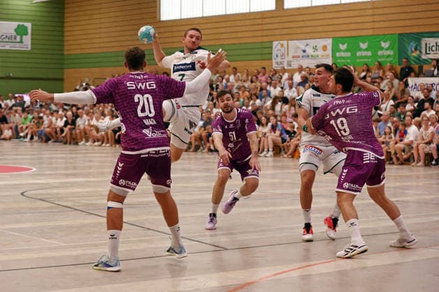 04.08.2026, xovx, Handball Lindencup, HSG Wetzlar - TV Hüttenberg v.l. Leif Haack (TV Hüttenberg), Dominik Mappes (HSG Wetzlar), Hendrik Schreiber (TV Hüttenberg), Josip Simic (HSG Wetzlar), Vit Reichl (TV Hüttenberg) Linden Stadthalle Hessen Deutschland (DE)