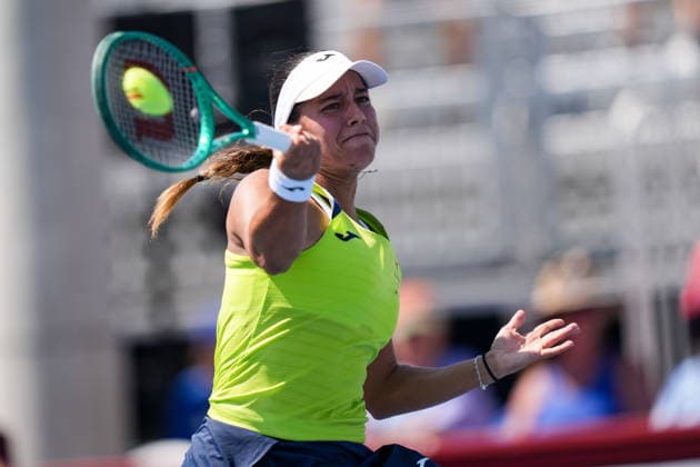 WTA, Tennis Damen Masters 1000 National Bank Open Toronto 2026 - Round of 64 - Day 4 JÃ ssica Bouzas Maneiro of Spain plays a forehand during the Women™s Singles round of 64 match against Elina Svitolina of Ukraine on day 4 of the WTA Masters 1000 National Bank Open at Sobeys Stadium on August 4, 2026, in Toronto, Canada. (Photo by Leonardo Ramirez Eyepix Group) Copyright: xLeonardoxRamirezx xEyepixxGroupx LR_04082026_07924