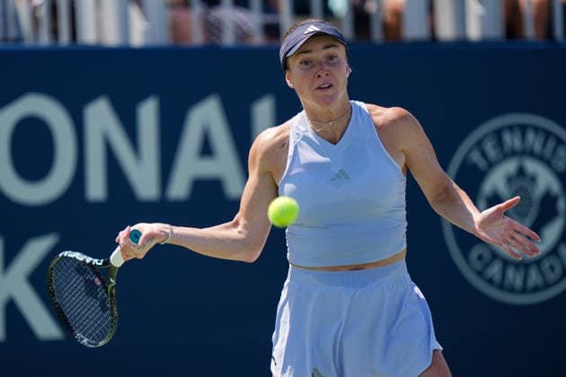 WTA, Tennis Damen Masters 1000 National Bank Open Toronto 2026 - Round of 64 - Day 4 Elina Svitolina of Ukraine plays a forehand during the Women™s Singles round of 64 match against JÃ ssica Bouzas Maneiro of Spain on day 4 of the WTA Masters 1000 National Bank Open at Sobeys Stadium on August 4, 2026, in Toronto, Canada. (Photo by Leonardo Ramirez Eyepix Group) Copyright: xLeonardoxRamirezx xEyepixxGroupx LR_04082026_07936