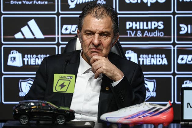 Colo-Colo officially presents Vozinha as New Goalkeeper SANTIAGO, CHILE - AUGUST 4: Cape Verdean goalkeeper Josimar Jose Evora Dias Vozinha (not seen) reacts alongside Blanco y Negro president Anibal Mosa during his presentation as a new player for Colo-Colo of Chile at the Estadio Monumental in Santiago, Chile, on August 4, 2026. Lucas Aguayo Araos Anadolu Santiago Chile. Editorial use only. Please get in touch for any other usage.  Copyright: x2026xAnadoluxLucasxAguayoxAraosx