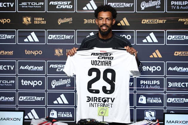 Colo-Colo officially presents Vozinha as New Goalkeeper SANTIAGO, CHILE - AUGUST 4: Cape Verdean goalkeeper Josimar Jose Evora Dias, Vozinha , reacts during his presentation as a new player for Colo-Colo of Chile at the Monumental Stadium in Santiago, Chile, on August 4, 2026. Lucas Aguayo Araos Anadolu Santiago Chile. Editorial use only. Please get in touch for any other usage.  Copyright: x2026xAnadoluxLucasxAguayoxAraosx