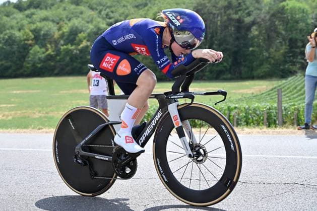 04.08.2026 --- Lacets de Marsannay, Frankreich --- Radsport --- Tour De France Femmes --- 4. Etappe Einzelzeitfahren von Gevrey-Chambertin nach Dijon --- --- Mia Griffin (Team Picnic Post NL) Tour De France Femmes stage 4