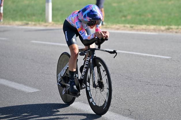04.08.2026 --- Lacets de Marsannay, Frankreich --- Radsport --- Tour De France Femmes --- 4. Etappe Einzelzeitfahren von Gevrey-Chambertin nach Dijon --- --- Kasia Niewiadoma-Phinney (Canyon Sram) Tour De France Femmes stage 4