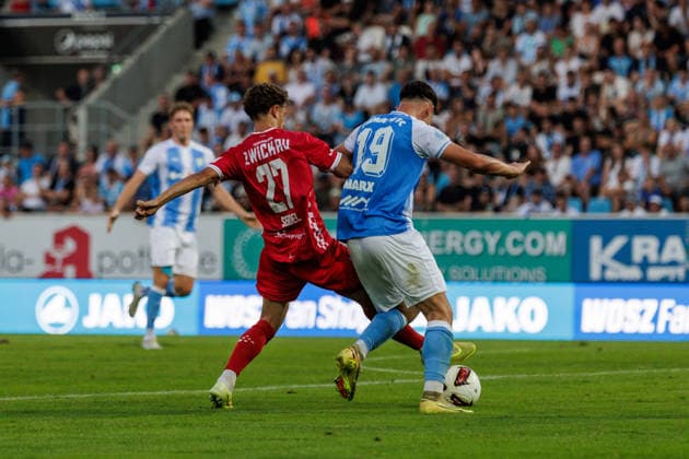 04.08.2026, GER, Regionalliga Nord-Ost, 3. Spieltag, Saison 2026 2027), Chemnitz, Chemnitzer FC - FSV Zwickau Jonas Marx (Chemnitzer FC 19) im Zweikampf gegen Fynn Seidel (FSV Zwickau 27) Chemnitz eins-Stadion - An der Gellertstraße Sachsen Deutschland Copyright: xnordphotoxGmbHx xTrienitzx