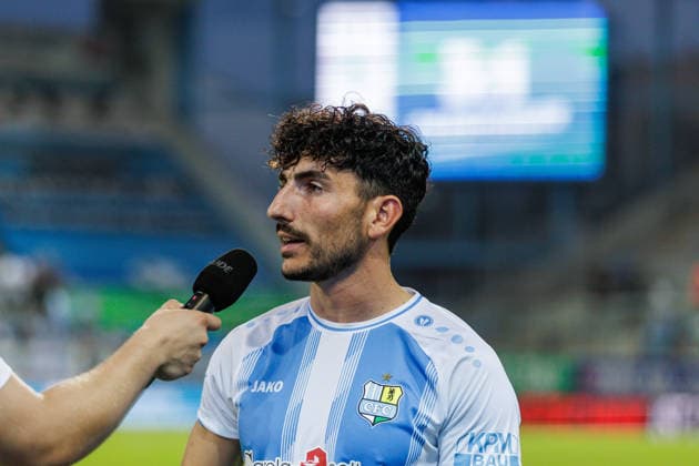 04.08.2026, GER, Regionalliga Nord-Ost, 3. Spieltag, Saison 2026 2027), Chemnitz, Chemnitzer FC - FSV Zwickau Domenico Alberico (Chemnitzer FC 10) beim Interview Chemnitz eins-Stadion - An der Gellertstraße Sachsen Deutschland Copyright: xnordphotoxGmbHx xTrienitzx