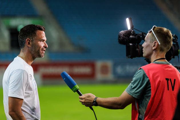 04.08.2026, GER, Regionalliga Nord-Ost, 3. Spieltag, Saison 2026 2027), Chemnitz, Chemnitzer FC - FSV Zwickau Benjamin Duda (Coach Chemnitzer FC) beim Interview Chemnitz eins-Stadion - An der Gellertstraße Sachsen Deutschland Copyright: xnordphotoxGmbHx xTrienitzx
