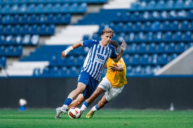 Deutschland: Regionalliga Nordost 2026 2027, 3. Spieltag - 1. FC Magdeburg II vs FSV 63 Luckenwalde - AVNET ARENA (Magdeburg): Mathis Fritz Frohberg (1. FC Magdeburg II, 8) am Ball Copyright: xTomxLauruschkatx