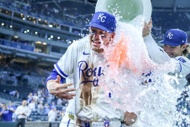 AUG 04, 2026: Kansas City Royals shortstop Bobby Witt Jr. (7) gets the water splash after the game against the Minnesota Twins at Kauffman Stadium Kansas City, MO. CSM Kansas City United States - ZUMAc04_ 20260804_zma_c04_012 Copyright: xRomanxPunox
