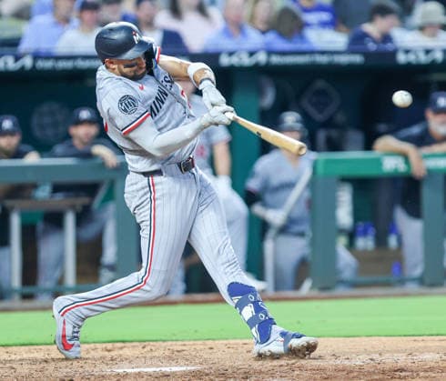 AUG 04, 2026: Minnesota Twins first baseman Royce Lewis (23) at bat against the Kansas City Royals at Kauffman Stadium Kansas City, MO. CSM MLB, Baseball Herren, USA 2026: Twins Vs Royals August 4th  - ZUMAc04_ 20260804_zma_c04_045 Copyright: xRomanxPunox
