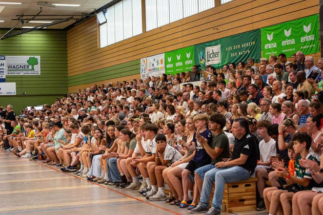04.08.2026, xovx, Handball Lindencup, HSG Wetzlar - TV Hüttenberg Volles Haus beim Mittelhessenderby zwischen der HSG Wetzlar und dem TV Hüttenberg beim Lindencup in der Stadthalle Linden. Linden Stadthalle Hessen Deutschland (DE)