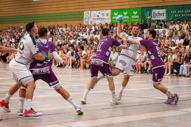04.08.2026, xovx, Handball Lindencup, HSG Wetzlar - TV Hüttenberg v.l. Josip Simic (HSG Wetzlar), Leif Haack (TV Hüttenberg), David Kuntscher (TV Hüttenberg), Dominik Mappes (HSG Wetzlar), Hendrik Schreiber (TV Hüttenberg) Linden Stadthalle Hessen Deutschland (DE)