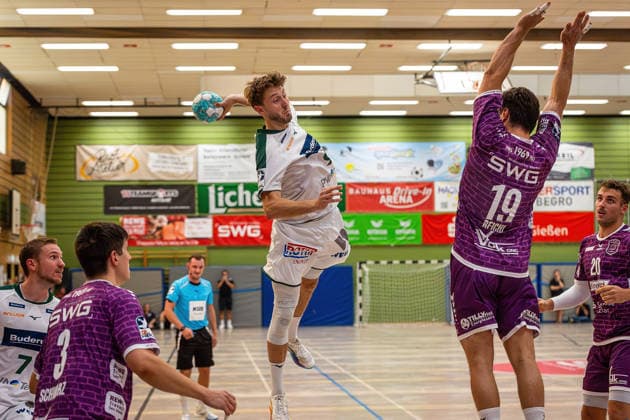 04.08.2026, xovx, Handball Lindencup, HSG Wetzlar - TV Hüttenberg v.l. Dominik Mappes (HSG Wetzlar), Philipp Schwarz (TV Hüttenberg), Niklas Theiß (HSG Wetzlar), Vit Reichl (TV Hüttenberg), Leif Haack (TV Hüttenberg) Linden Stadthalle Hessen Deutschland (DE)