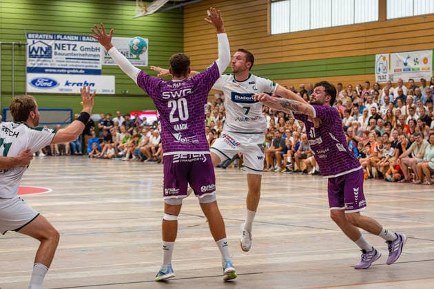 04.08.2026, xovx, Handball Lindencup, HSG Wetzlar - TV Hüttenberg v.l. Petter Överby (HSG Wetzlar), Leif Haack (TV Hüttenberg), Dominik Mappes (HSG Wetzlar), Hendrik Schreiber (TV Hüttenberg) Linden Stadthalle Hessen Deutschland (DE)