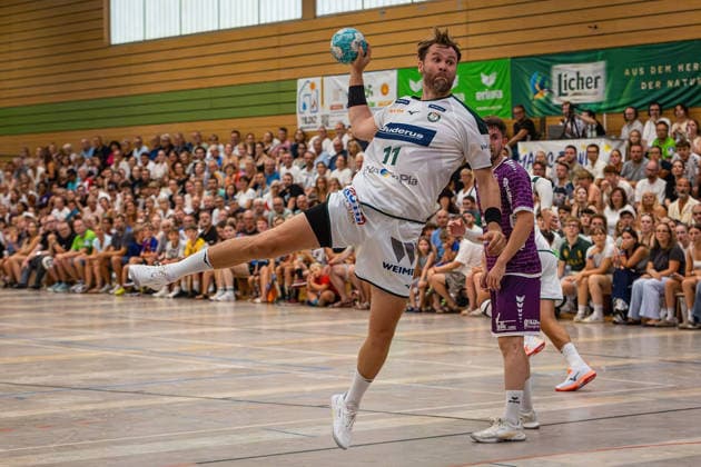04.08.2026, xovx, Handball Lindencup, HSG Wetzlar - TV Hüttenberg v.l. Petter Överby (HSG Wetzlar), David Kuntscher (TV Hüttenberg) Linden Stadthalle Hessen Deutschland (DE)