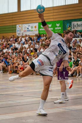 04.08.2026, xovx, Handball Lindencup, HSG Wetzlar - TV Hüttenberg v.l. Petter Överby (HSG Wetzlar), David Kuntscher (TV Hüttenberg) Linden Stadthalle Hessen Deutschland (DE)