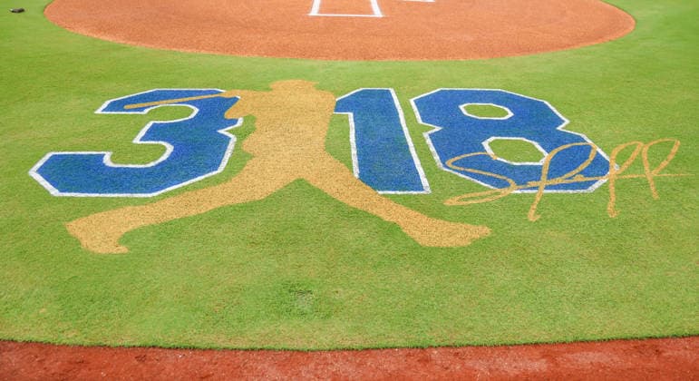 MLB, Baseball Herren, USA 2026: Twins Vs Royals August 4th AUG 04, 2026: A general view of field in celebration of Kansas City Royals designated hitter Salvador Perez (13) breaking the team s homerun record at Kauffman Stadium Kansas City, MO. Roman Puno CSM (Credit Image: Â Roman Puno Cal Media) Kansas City Missouri United States EDITORIAL USE ONLY Copyright: xx ZUMA-20260804_zma_c04_052.jpg RomanxPunox csmphotothree508864