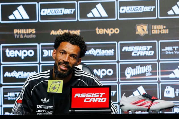 (260805) -- SANTIAGO, Aug. 5, 2026 -- Vozinha attends a press conference, PK, Pressekonferenz in Santiago, the capital of Chile, Aug. 4, 2026. Cabo Verde goalkeeper Vozinha was unveiled by Chilean club Colo Colo on Tuesday after helping his country reach the 2026 FIFA World Cup, WM, Weltmeisterschaft, Fussball and being voted the tournament s best goalkeeper by fans. (SP)CHILE-SANTIAGO-FOOTBALL-VOZINHA (Xinhua)