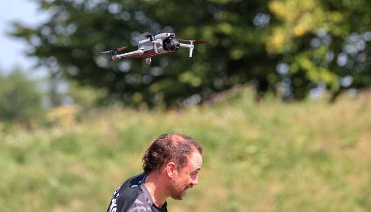 05.08.2026, Deutschland, Grassau, Fußball Bundesliga, Saison 2026 2027, Trainingslager VfB Stuttgart, Manuel Roth mit Drohne