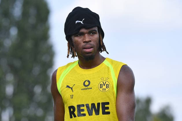 Fußball 1. Bundesliga Training Borussia Dortmund am 05.08.2026 auf dem Trainingsgelände Hohenbuschei in Dortmund Carney Chukwuemeka ( Dortmund ) bricht das Training ab