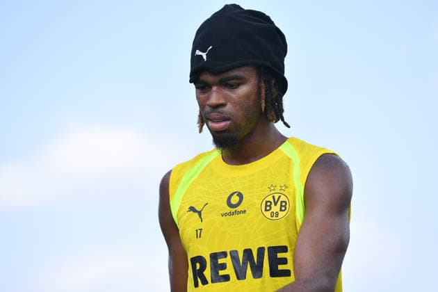 Fußball 1. Bundesliga Training Borussia Dortmund am 05.08.2026 auf dem Trainingsgelände Hohenbuschei in Dortmund Carney Chukwuemeka ( Dortmund ) bricht das Training ab