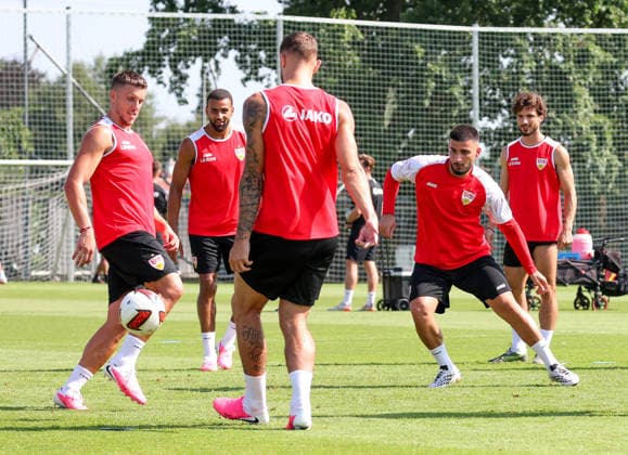 05.08.2026, Deutschland, Grassau, Fußball Bundesliga, Saison 2026 2027, Trainingslager VfB Stuttgart, v.l. Ermedin Demirovic, Josha Vagnoman, Jeff Chabot, Deniz Undav, Leonidas Stergiou