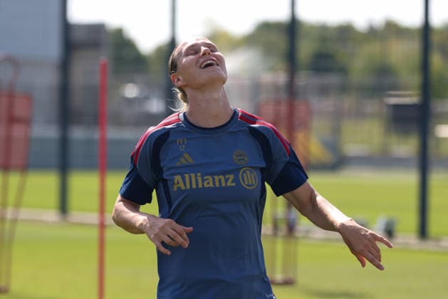 Klara Buehl (FC Bayern Muenchen, 17) aergert sich, GER, FC Bayern Muenchen Frauen Training, Fussball, Google Pixel Frauen-Bundesliga, Saison 2026 2027, 05.08.2026, GER, FC Bayern Muenchen Frauen Training, Fussball, Google Pixel Frauen-Bundesliga, Saison 2026 2027, 05.08.2026 Muenchen Copyright: xEibner-Pressefoto JennixMaulx EP_JML