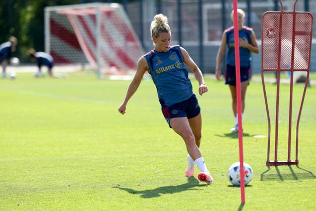 Linda Dallmann (FC Bayern Muenchen, 10) mit Ball, GER, FC Bayern Muenchen Frauen Training, Fussball, Google Pixel Frauen-Bundesliga, Saison 2026 2027, 05.08.2026, GER, FC Bayern Muenchen Frauen Training, Fussball, Google Pixel Frauen-Bundesliga, Saison 2026 2027, 05.08.2026 Muenchen Copyright: xEibner-Pressefoto JennixMaulx EP_JML