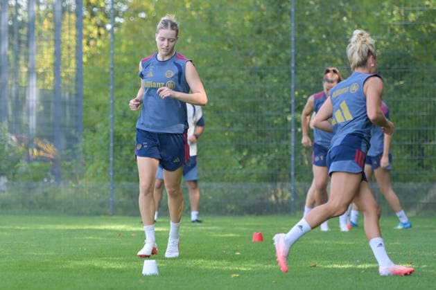 05.08.2026, München, Deutschland. Google Pixel Frauen-Bundesliga: Die FC Bayern Frauen absolvieren auf dem FC Bayern Campus eine Trainingseinheit zur Vorbereitung auf das Testspiel gegen Paris FC. Alara Sehitler (FC Bayern Frauen)