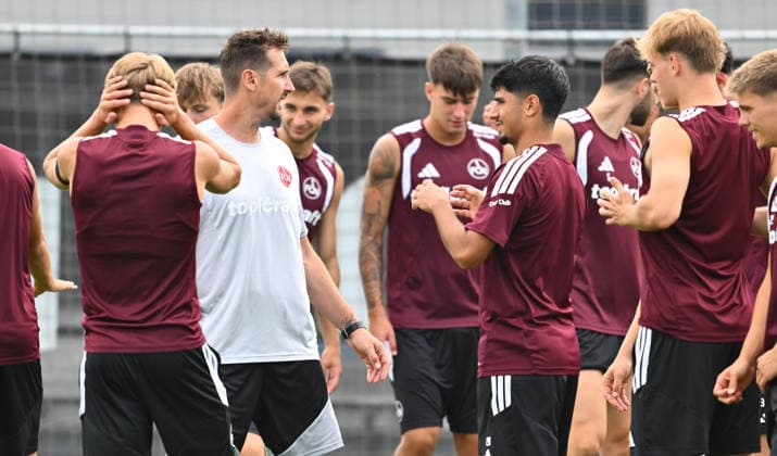 05.08.2026 - Fussball - 2. Fussball - Bundesliga - Saison 2026 2027 - 1. FC Nürnberg Nuernberg FCN ( Club ) - Training - Sportfoto Zink - xwoxzix - Miroslav Miro Klose ( Trainer 1. FC Nürnberg FCN ) spricht zu Mannschaft Team