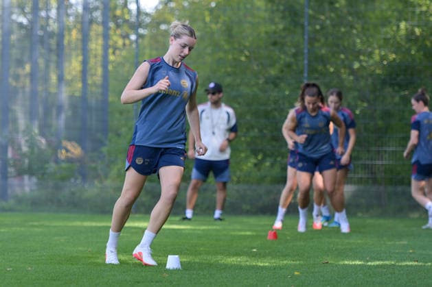 05.08.2026, München, Deutschland. Google Pixel Frauen-Bundesliga: Die FC Bayern Frauen absolvieren auf dem FC Bayern Campus eine Trainingseinheit zur Vorbereitung auf das Testspiel gegen Paris FC. Alara Sehitler (FC Bayern Frauen)