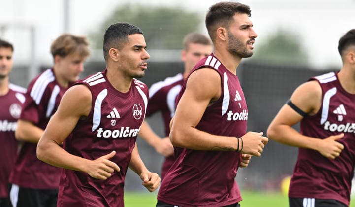 05.08.2026 - Fussball - 2. Fussball - Bundesliga - Saison 2026 2027 - 1. FC Nürnberg Nuernberg FCN ( Club ) - Training - Sportfoto Zink - xwoxzix - Ioannis Masouras (21, 1. FC Nürnberg FCN ) Alexios Kalogeropoulos (4, 1. FC Nürnberg FCN )