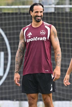 05.08.2026 - Fussball - 2. Fussball - Bundesliga - Saison 2026 2027 - 1. FC Nürnberg Nuernberg FCN ( Club ) - Training - Sportfoto Zink - xwoxzix - Adriano Grimaldi (39, 1. FC Nürnberg FCN ) happy
