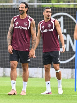 05.08.2026 - Fussball - 2. Fussball - Bundesliga - Saison 2026 2027 - 1. FC Nürnberg Nuernberg FCN ( Club ) - Training - Sportfoto Zink - xwoxzix - Adriano Grimaldi (39, 1. FC Nürnberg FCN ) Ioannis Masouras (21, 1. FC Nürnberg FCN )