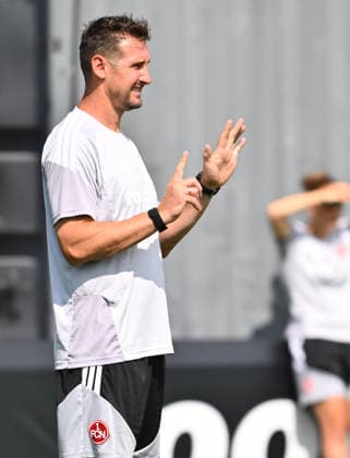 05.08.2026 - Fussball - 2. Fussball - Bundesliga - Saison 2026 2027 - 1. FC Nürnberg Nuernberg FCN ( Club ) - Training - Sportfoto Zink - xwoxzix - Miroslav Miro Klose ( Trainer 1. FC Nürnberg FCN ) gibt Zeichen