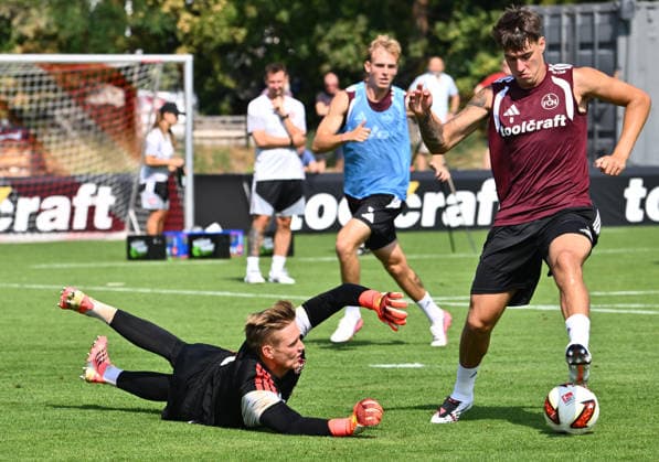 05.08.2026 - Fussball - 2. Fussball - Bundesliga - Saison 2026 2027 - 1. FC Nürnberg Nuernberg FCN ( Club ) - Training - Sportfoto Zink - xwoxzix - Jan Reichert (1, 1. FC Nürnberg FCN ) Javier Fernandez (8, 1. FC Nürnberg FCN )