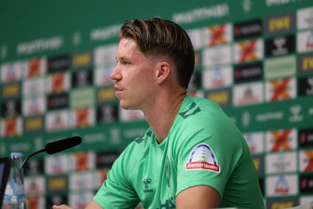 05.08.2026, GER, Fußball, Herren, 1. Bundesliga, Saison 2026 2027, Spielervorstellung, SV Werder Bremen Cedric Itten ( Werder Bremen, 26 ) wird im Rahmen einer Pressekonferenz vorgestellt, Zell am Ziller Parkstadion Tirol Österreich Copyright: xNordphotox xMaasx