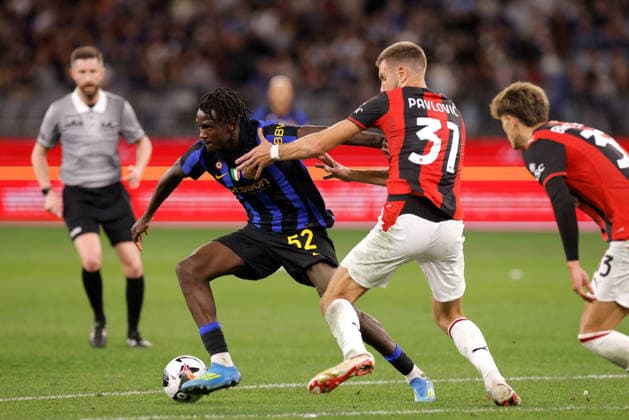 SOCCER AC MILAN INTER, Jamal Iddrissou of Inter Milan under pressure from Strahinja Pavlovic of AC Milan during the AC Milan vs Inter Milan soccer exhibition match at Optus Stadium in Perth, Wednesday, August 5, 2026. ( NO ARCHIVING PERTH WESTERN AUSTRALIA AUSTRALIA  Copyright: xRICHARDxWAINWRIGHTx 20260805168433309127