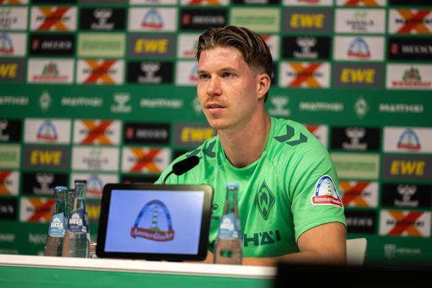 05.08.2026, GER, Fußball, Herren, 1. Bundesliga, Saison 2026 2027, Spielervorstellung, SV Werder Bremen Cedric Itten ( Werder Bremen, 26 ) wird im Rahmen einer Pressekonferenz vorgestellt, Zell am Ziller Parkstadion Tirol Österreich Copyright: xNordphotox xMaasx