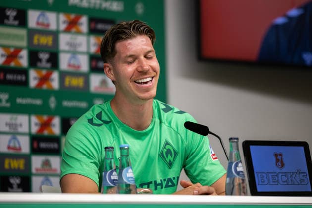 05.08.2026, GER, Fußball, Herren, 1. Bundesliga, Saison 2026 2027, Spielervorstellung, SV Werder Bremen Cedric Itten ( Werder Bremen, 26 ) wird im Rahmen einer Pressekonferenz vorgestellt, Zell am Ziller Parkstadion Tirol Österreich Copyright: xNordphotox xMaasx
